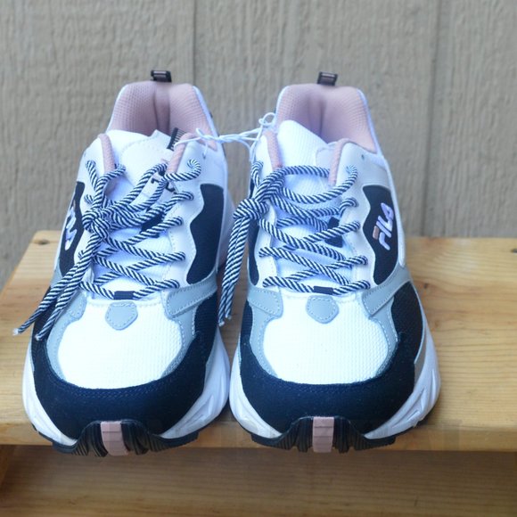 Size 11 Fila Women shoes - Picture 2 of 6